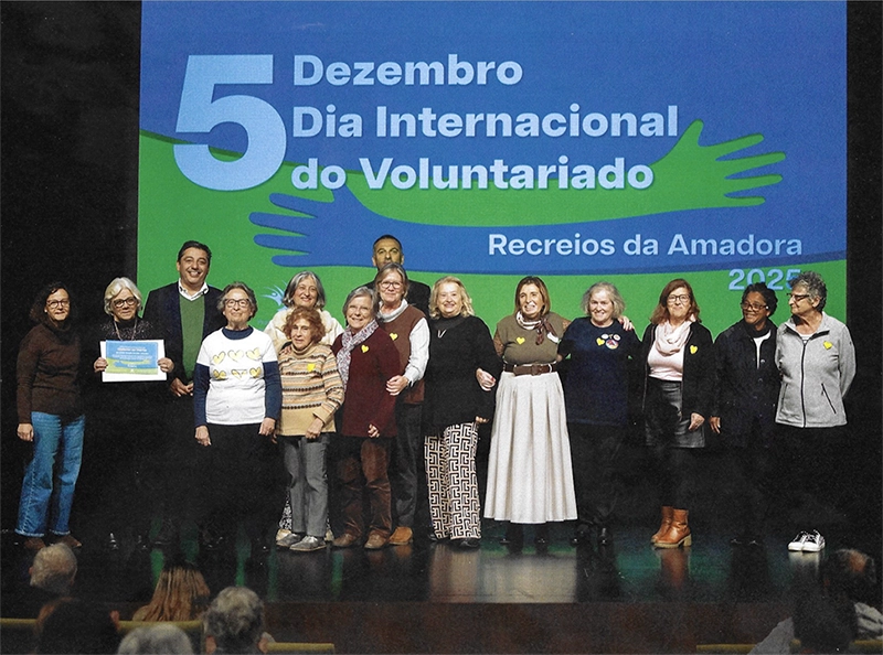 delegacao da amadora homenageada pela Câmara Municipal