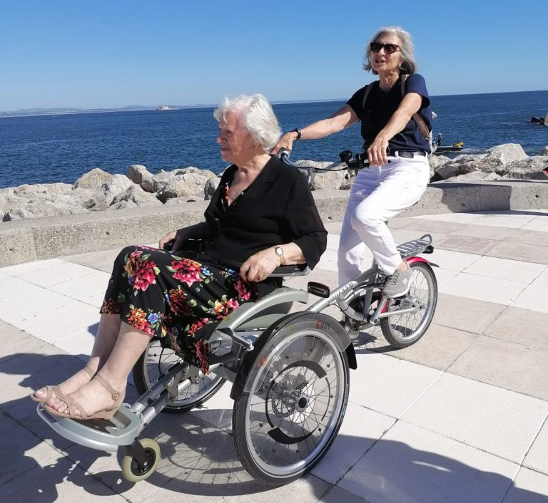 passeio de bicicleta com utente