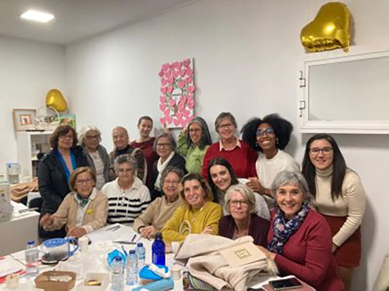grupo de voluntarios a organizar o a ação de rua