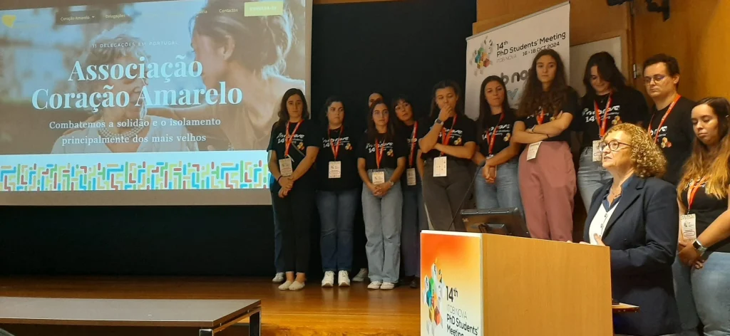 palco com estudantes