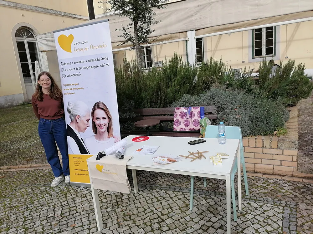 stand com voluntaria