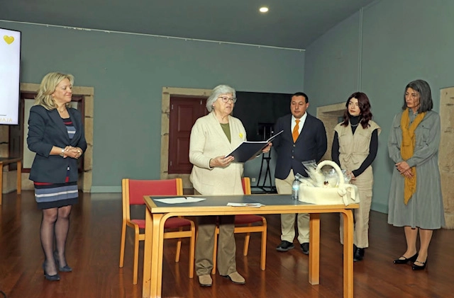 inauguracao. momento solene com a presidente da associacao e a representantes da Guarda