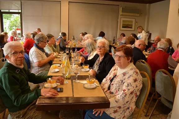 refeicao à mesa com os utentes